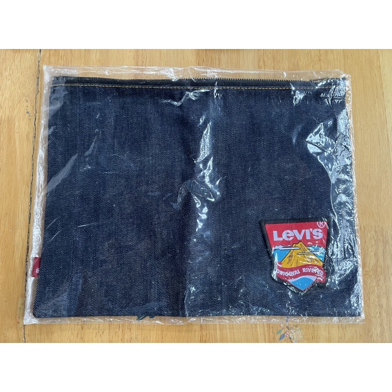 กระเป๋าผ้ายีนส์ levi’s แท้