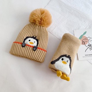 สินค้าพร้อมส่ง หมวกไหมพรมเด็กหูปอม พร้อมผ้าสวมคอ ลายเเพนกวิน สำหรับเด็กวัย 2-5 ปี
