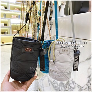 LYN กระเป๋าสะพายข้าง LYN รุ่น Oliva Tube Sling Bucket Bag : LL22WBF238 แท้จากชอป พร้อมอุปกรณ์