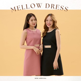 VITAVADEE Mellow Dress ชุดเดรสแขนกุดคอกลม ตัดต่อขอบเอวแต่งกระดุม