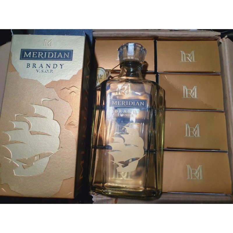 ขวดเหล้าเปล่า MERIDIAN BRANDY V.S.O.P พร้อมกล่อง