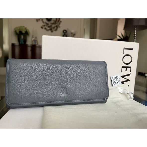 Loewe แท้ 100% กระเป๋าสตางค์ ใบยาวสีเทา second hand สภาพดี