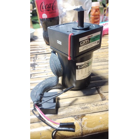 Oriental Motor 40W. 220V 1phหัวเกียร์ : 5GN3K.  1:5

มือสอง