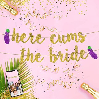 ธงปาร์ตี้สละโสด HERE CUMS THE BRIDE Aubergine Glitter Flag Banner