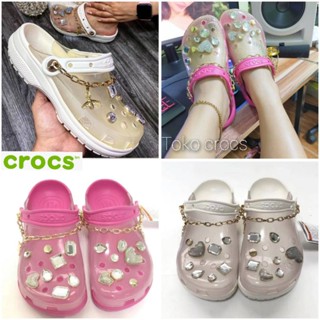 รองเท้าแตะ crocs ประดับเพชร โปร่งแสง สไตล์คลาสสิก สําหรับผู้หญิง