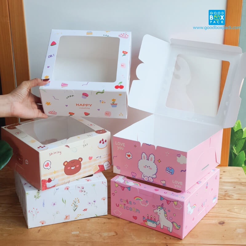 Goodboxpack (แพ็คละ10ใบ) กล่องเค้ก 1 ปอนด์ ทรงปกติ มีหน้าต่าง เป็นกระดาษฟู้ดเกรด ขนาดกว้าง 20 x 20 x 10 ซม.