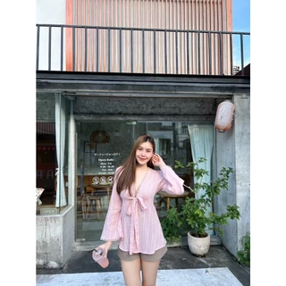💖ARPA💖เสื้อคอวีผูกหน้าไปทะเลแต่งลูกไม้ แขนยาวผูกโบว์ตรงอก มินิเดรส ฺBaimon