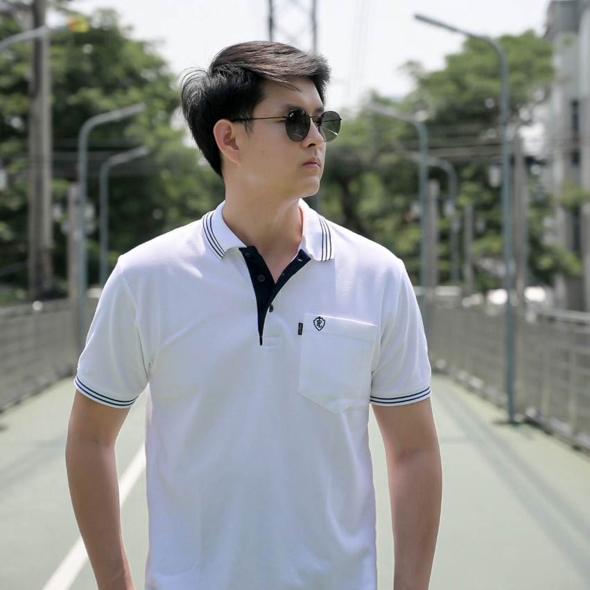 POLOLAND เสื้อโปโลชายทรงตรง เสื้อโปโลมีกระเป๋า รุ่นไลน์ - สีขาว (3 สี)