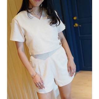 ชุดเซตเสื้อมาคู่กับกางเกง เนื้อผ้าดีมากมีซับในทั้งชุด