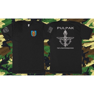 เสื้อยืดผ้าฝ้าย เสื้อยืด ผ้าฝ้ายนิ่ม พิมพ์ลาย PUSAT LATIHAN PEPERANGAN KHUSUS 641 DESIGN - BLACK ROUNDNECK TSHIRT MICROF