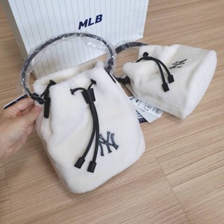พร้อมส่ง MLB Basic Small Logo Fleece Bucket Bag กระเป๋าบัคเก็ตสีขาวครีม🤍🤍 ขนปุย ขนนุ่มนิ่ม