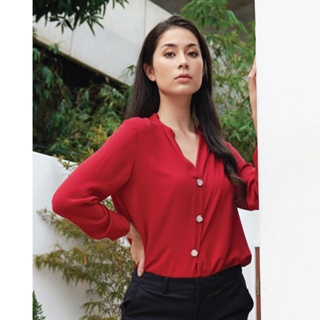 Lady Plus เสื้อคอวีแขนยาวแต่งกระดุม | Long Sleeve Blouse with V-Neck and Buttons เสื้อแขนยาว สีแดง