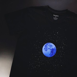 bank’s Blue Moon T-Shirt Cotton USA เสื้อยืดลายพระจันทร์ เสื้อยืดคอกลม เสื้อยืดคุณภาพดี