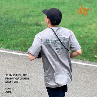 Playworks เสื้อยืดT shirt – Life is a journey ลาย Urban outdoor lifestyle