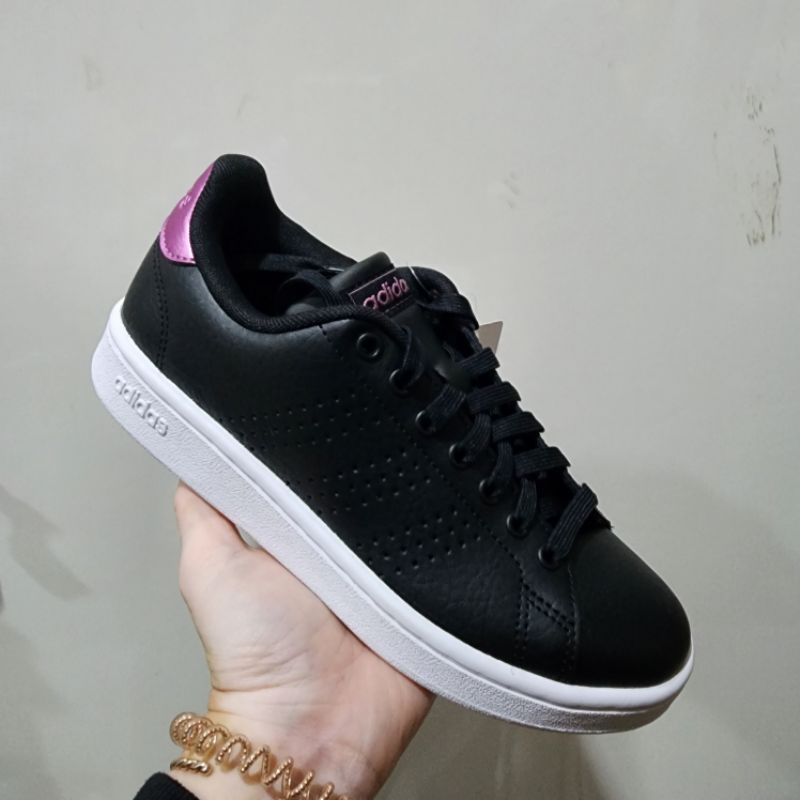 Adidas  รองเท้สผ้าใบผู้หญิง