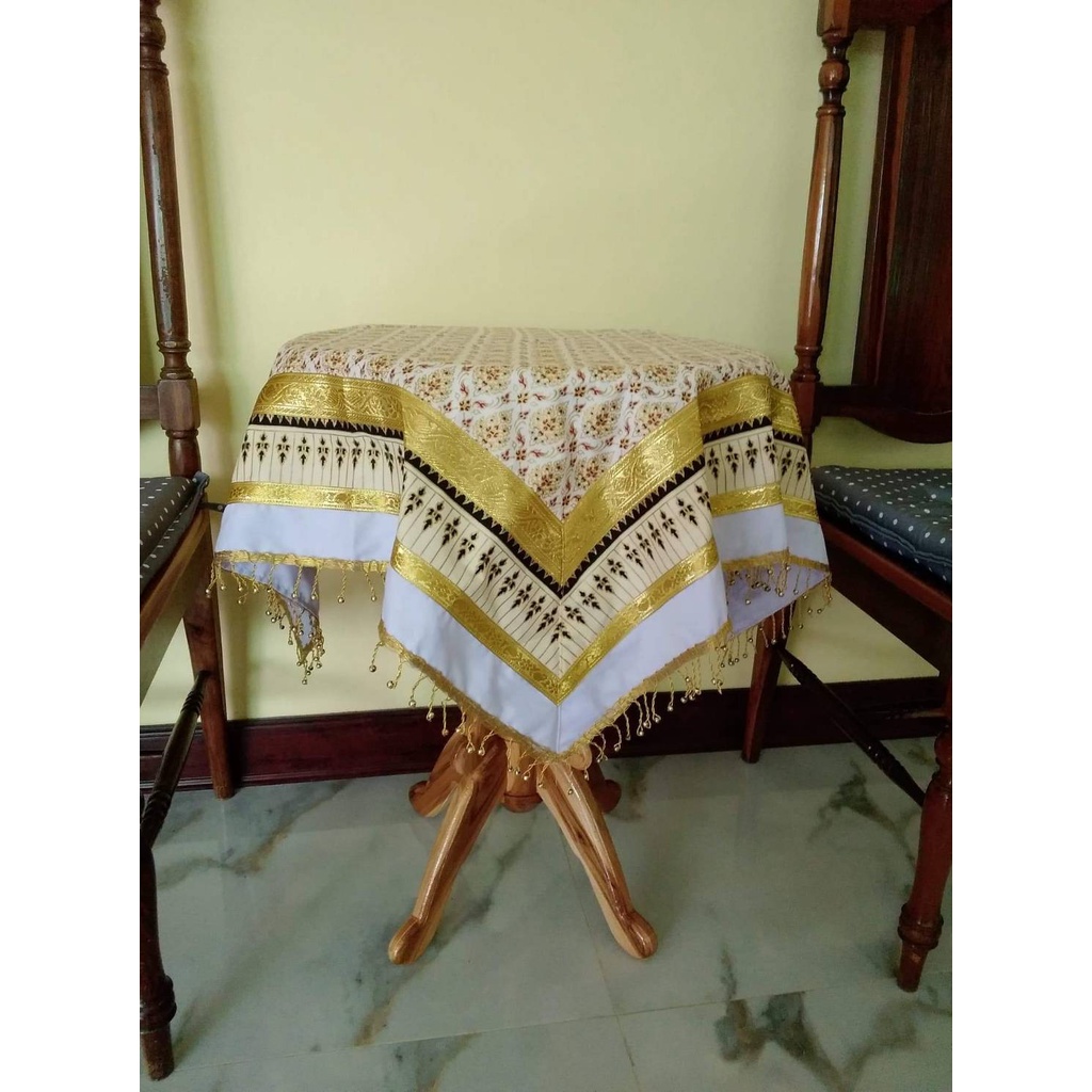 ผ้าปูโต๊ะ, ผ้าคลุมโต๊ะเคียง สีครีมขาว ลายไทย (A set of side table cloth)