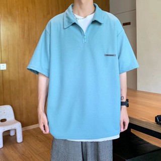 【M-2XL】เสื้อยืดโปโล แขนสั้น คอปก มีซิป ทรงหลวม ลายวาฟเฟิล สไตล์เกาหลี สตรีท สําหรับผู้ชาย