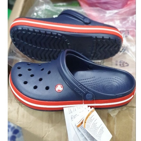 โปรซื้อ1 แถมตุ๊กตา 2ชิ้นฟรี CROCS Crocband Clog Unisex ถูกกว่าshop ร้องเท้าหัวโต ใส่ได้ทั้งชายและหญิง (สินค้าพร้อมจัดส่ง
