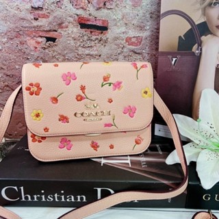 👑ผ่อน0%~แท้100%👑c8692 กระเป๋าสะพาย กระเป๋า สีชมพูลายดอก 7 นิ้ว  COACH C8692 Coach Mini Brynn Crossbody