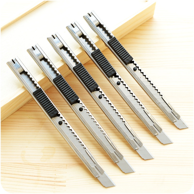 มีดคัตเตอร์ คัตเตอร์ อเนกประสงค์ คัตเตอร์ด้ามแสตนเลส Cutter เครื่องเขียน หัวแหลม 30 องศา