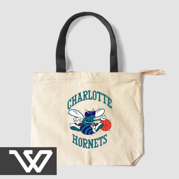 กระเป๋าโท้ต Charlote Hornets ทําจากผ้าแคนวาสธรรมชาติมีกระเป๋าด้านใน