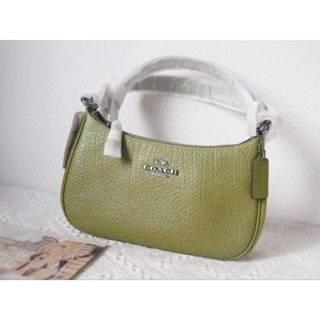 👜New COACH TERI SHOULDER BAG สี QB/OLIVE GREEN 

หนังวัวแท้/หนังนุ่ม ขอบกระเป๋าเป็นกำมะหยี่