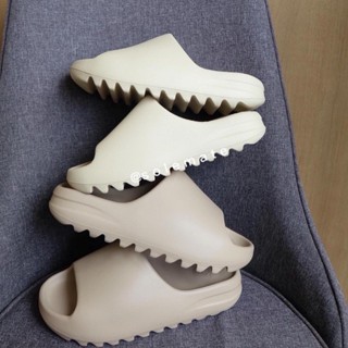 พร้อมส่งทุกชิ้น Yeezy slides WHITE PURE/Bone/Soot