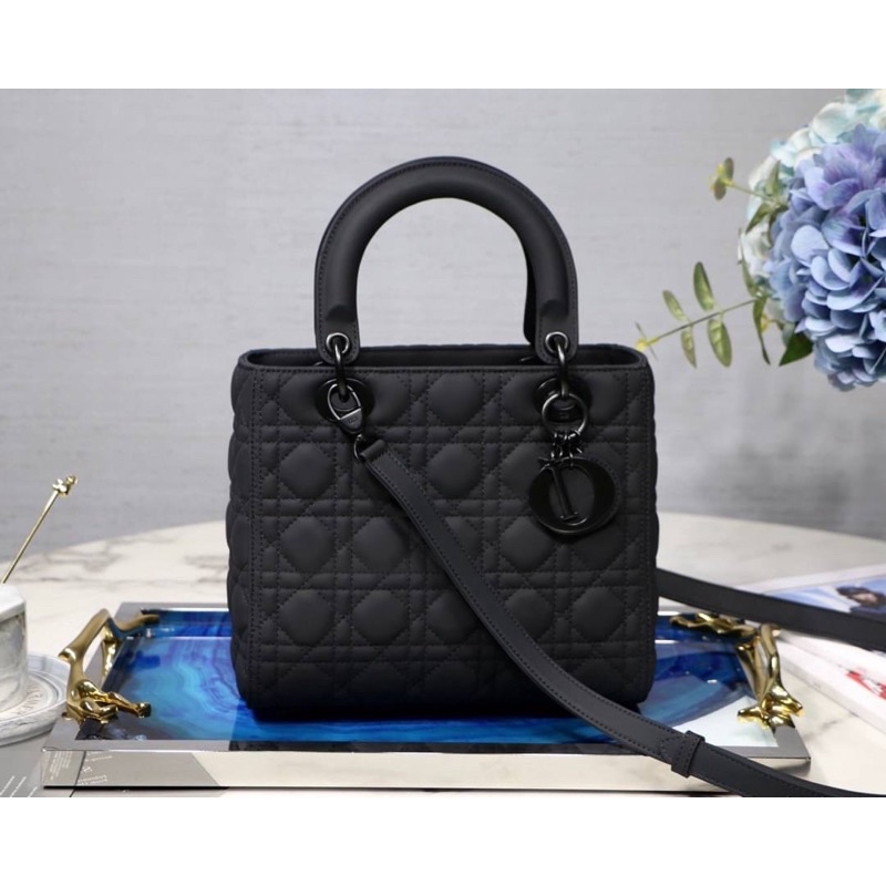 กระเป๋าพร้อมส่ง Dior Medium Ultra-Matte LADY DIOR Bag เทพ 📌size  24x20x11 cm.