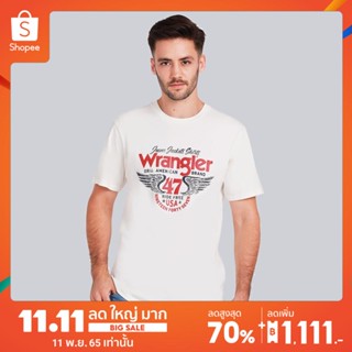 WRANGLER เสื้อยืดแขนสั้นผู้ชาย คอลเลคชั่น Logo Play (REGULAR) รุ่น WR W271R208 OFF-WHITE เสื้อยืดแขนสั้น เสื้อยืด เสื้อผ