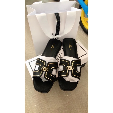 รองเท้าแตะLYNคอลใหม่