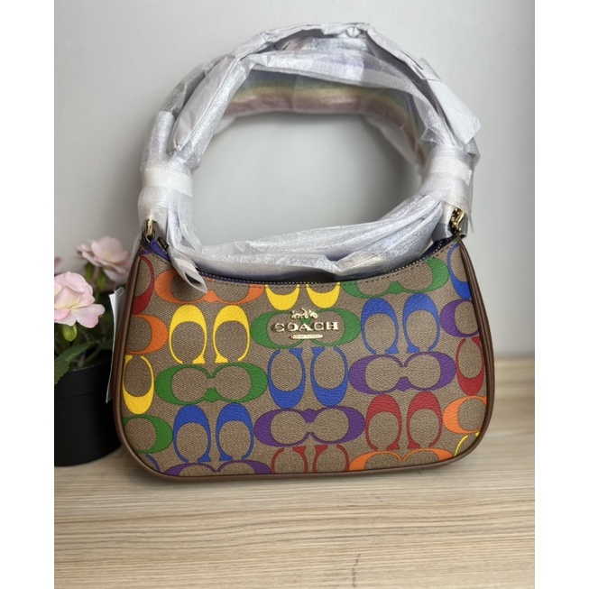 ^-^ส่วนลดXtra แฟชั่น 30%+ส่วนลดร้านค้า 5%: พร้อมส่ง แท้ 💯% C0ACH Teri Shoulder Bag In Rainbow Signat