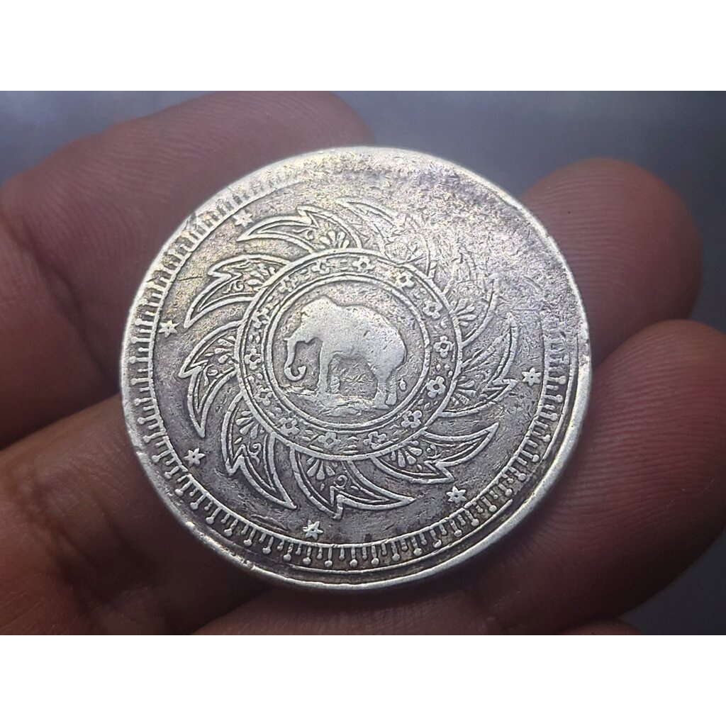 เหรียญบาทเงิน พระมหามงกุฎ-พระแสงจักร รัชกาลที่4 พ.ศ.2403 ผ่านใช้