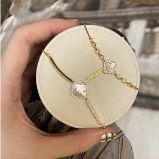 whisper.ring - Anita Bracelet กำไลจี้ดอกไม้ ประดับจี้เพชรกลม สายรูดปรับได้ตามขนาดข้อมือ *1 เส้น