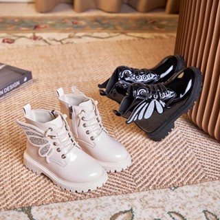 พร้อมส่ง  รองเท้าหุ้มข้อหนังแก้วมีปีกประดับเพชร สีขาวและสีดำ