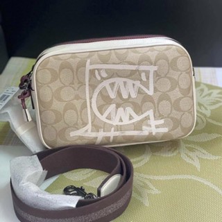 🥰NEW COACH VALE JES CROSSBODY IN SIGNATURE CANVAS WITH REXY BY GUANG YU (COACH 1505)