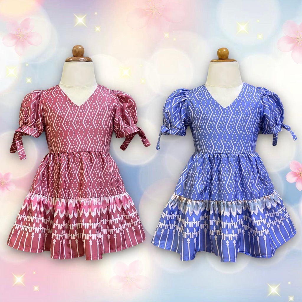 ชุดไทยไปโรงเรียนผ้าลายไทย 👗👗แขนตุ๊กตา ผูกโบว์งานตัด Brand ซิปหลัง น่ารักมาก 👧👧👧 มี 2 สี ฟ้า ชมพู💙💗 ไ