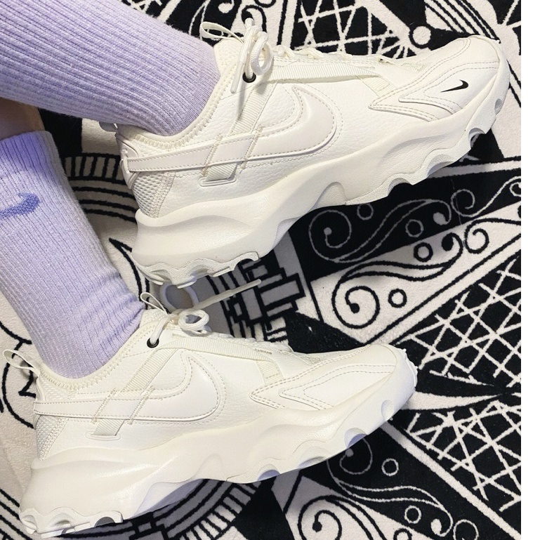 Nike TC 7900 Retro athleisure shoes in white for men and women