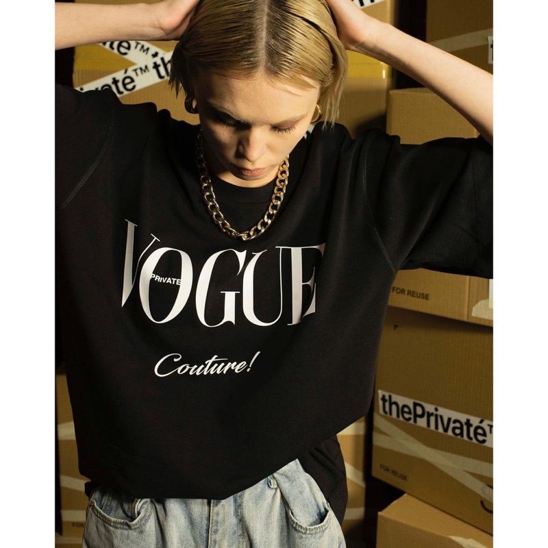เสื้อยืด VOGUE Couture! รูปแบบ unisex แขนหลวม Mini Logo สําหรับผู้ชายและผู้หญิง ผ้าฝ้ายคุณภาพสูง 100% - MAYLANA