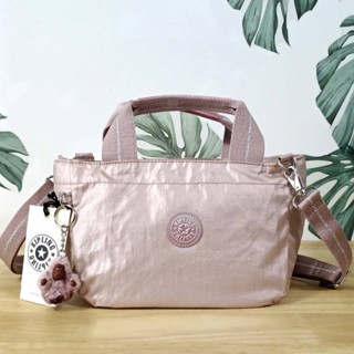 Kipling Sugar S II Rose gold (ชมพูอ่อนเคลือบผิวกันน้ำหูโรสโกลด์)