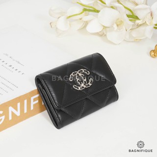 CHANEL CARD HOLDER 19 SHORT BLACK LAMB SHW