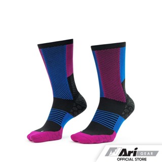 ARI RACING RUNNING CREW SOCKS - BLACK/PINK/BLUE ถุงเท้าวิ่ง อาริ เรซซิ่ง รันนิ่ง สีดำชมพู