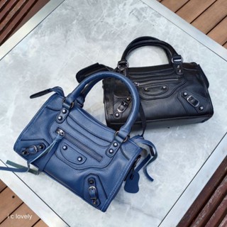 Balenciaga blue หนังวัว กระเป๋าสะพายข้าง สีน้ำเงิน อะไหล่ดำบัดเงา cross body