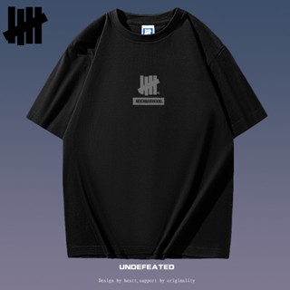 เสื้อยืดแขนสั้นลําลอง คอกลม พิมพ์ลายโลโก้ UNDEFEATED ทรงหลวม สําหรับผู้ชาย และผู้หญิง