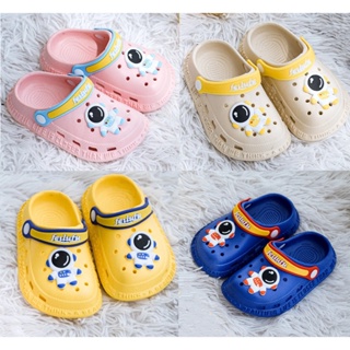 CROCS รองเท้าแตะลําลอง ลายการ์ตูนนักบินอวกาศน่ารัก สําหรับเด็กผู้ชาย ผู้หญิง 23-34 RO029