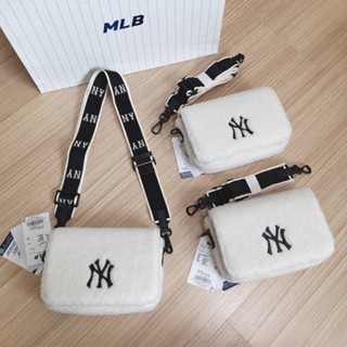 พร้อมส่ง MLB Basic Small Logo Fleece Hoodie Bag NY กระเป๋าสะพายข้าง สีขาวครีม 🤍🤍