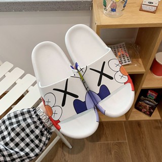 Jukoy 📌 รองเท้าแตะแบบสวม  🌲รองเท้าแตะแบบสวม พื้นนิ่มลายการ์ต…