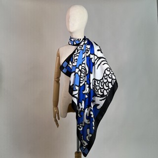 Guy Laroche ผ้าพันคอ Signature scarf สีฟ้าขาว (GR1WBU)