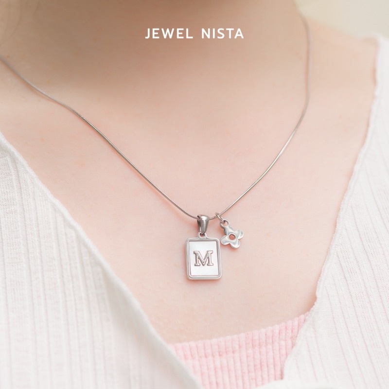 pearly alphabet + pendant necklace [silver] สร้อยคอตัวอักษรจี้เหลี่ยม + จี้ห้อย [สีเงิน]