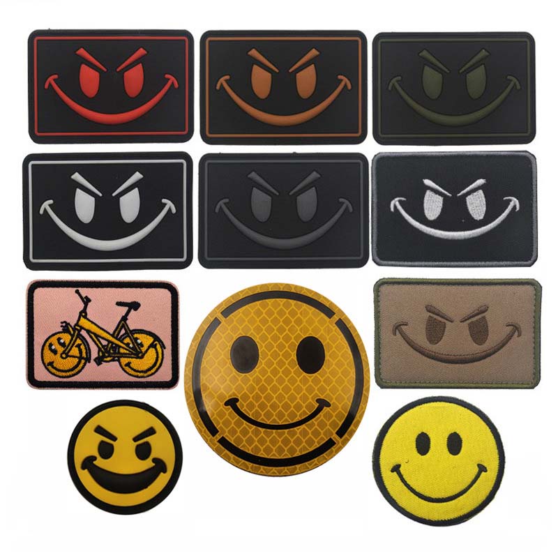 Smiley Face 3d PVC ยาง Patch ทหารยุทธวิธีป้ายสติกเกอร์ Hook และ Loop Morale Patch สําหรับกระเป๋าเป้ส