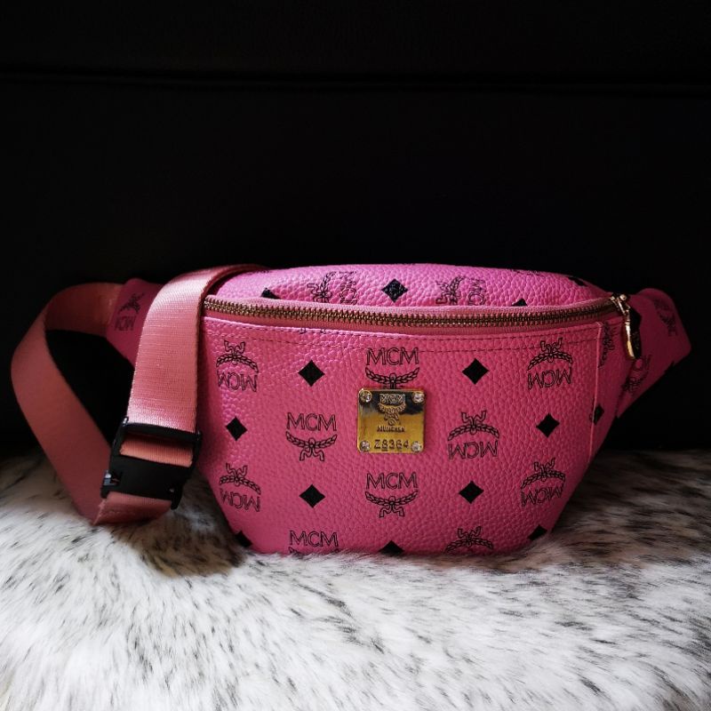 กระเป๋าคาดอกสีชมพูMCM 💓💓💓